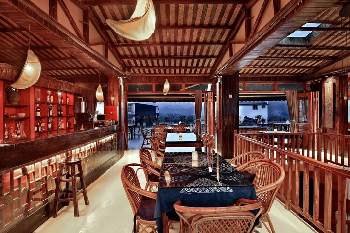 Lounge 84 of 116