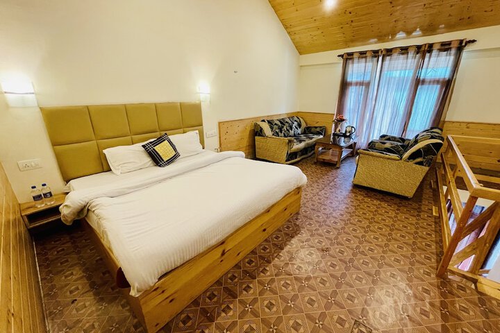 Room 33 of 59
