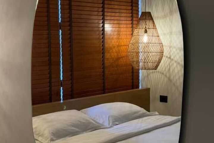 Room 4 of 50