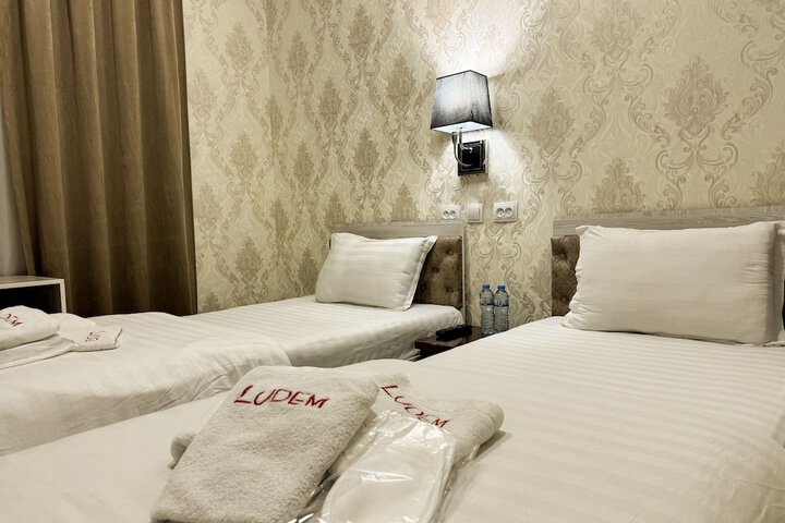 Room 27 of 32