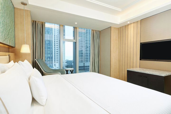 Room 26 of 90