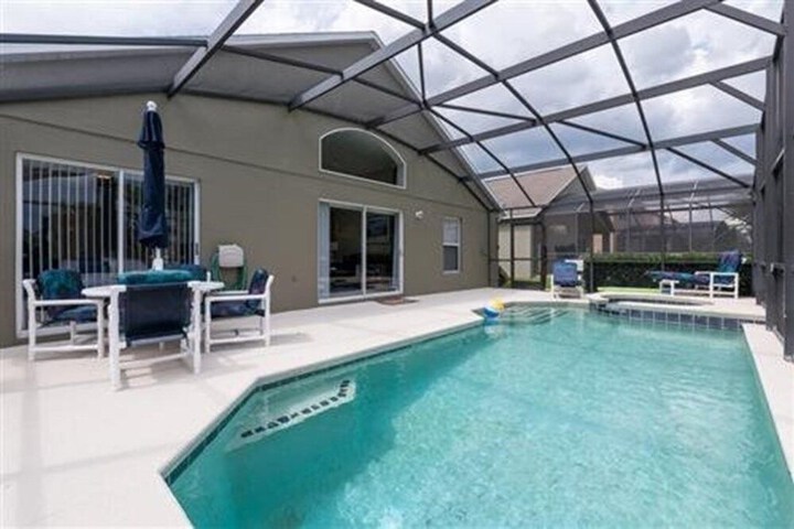 Pool 10 of 14