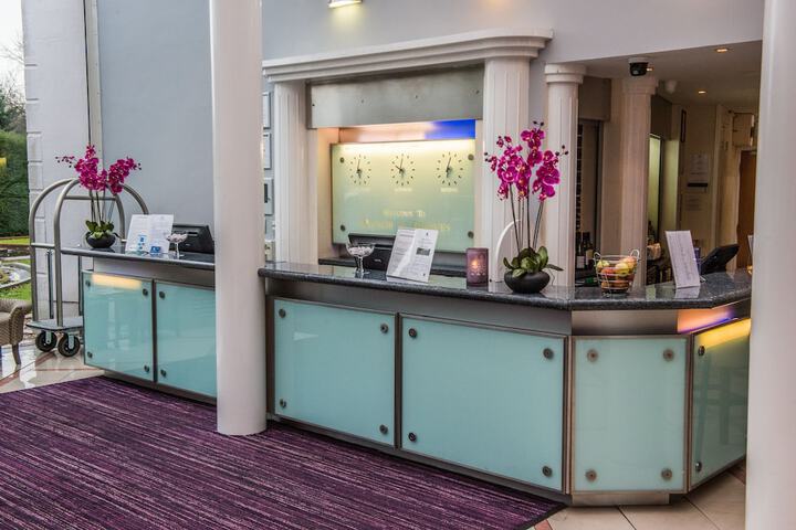 Check-in/check-out kiosk