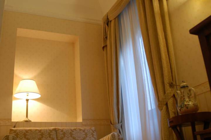 Room 23 of 38
