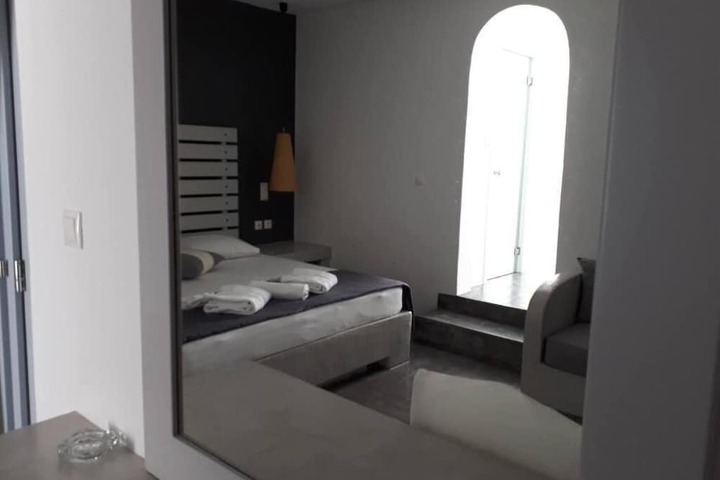 Room 3 of 44