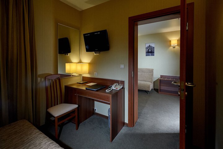 Room 25 of 77