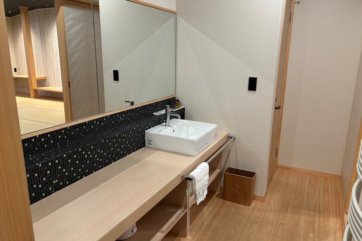 Room 27 of 56
