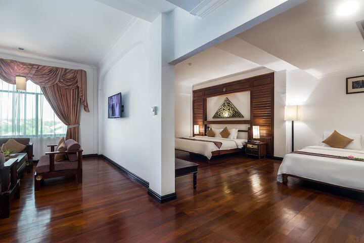 Room 10 of 90