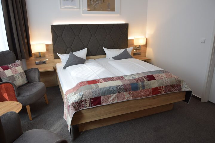 Room 8 of 28
