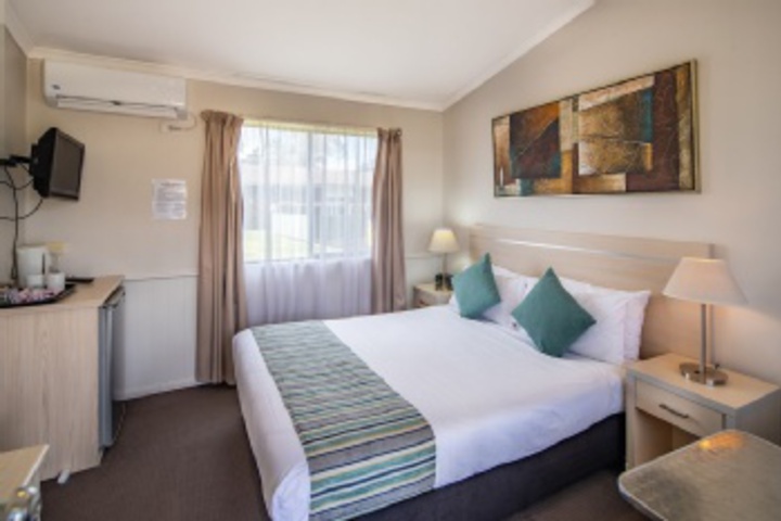 Room 369 of 611