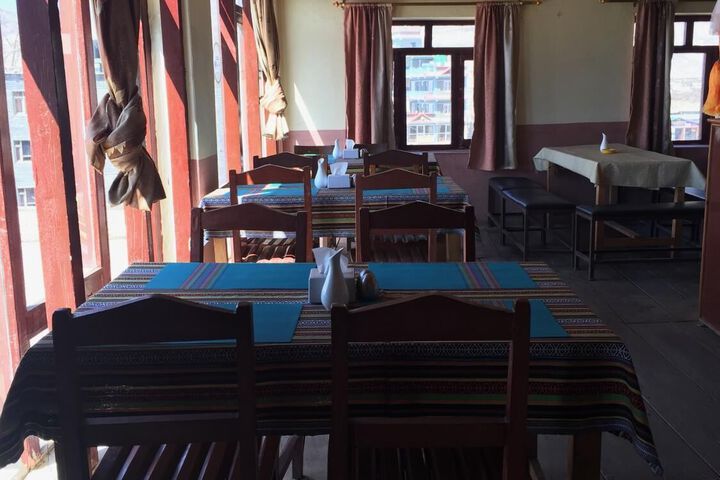 Dining 14 of 18