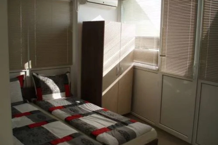 Room 5 of 28