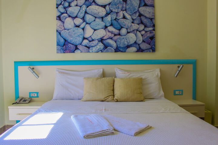 Room 33 of 91