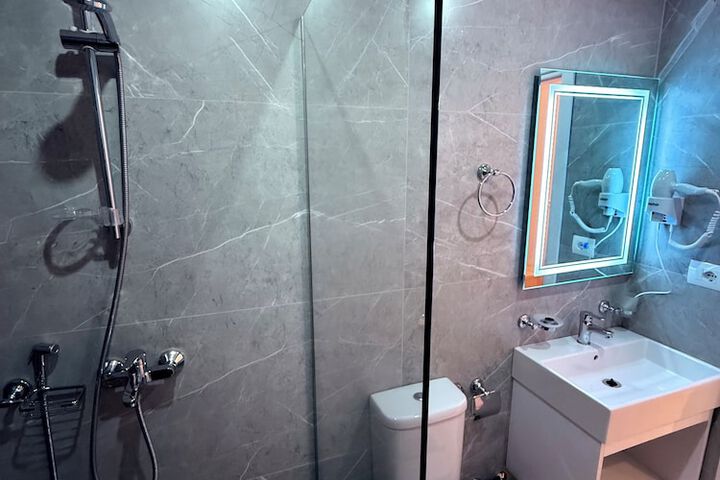 Room 143 of 245