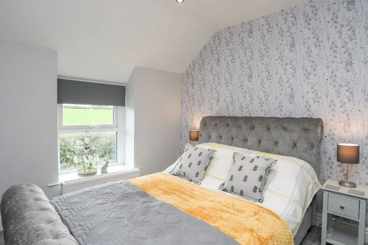 Room 4 of 11