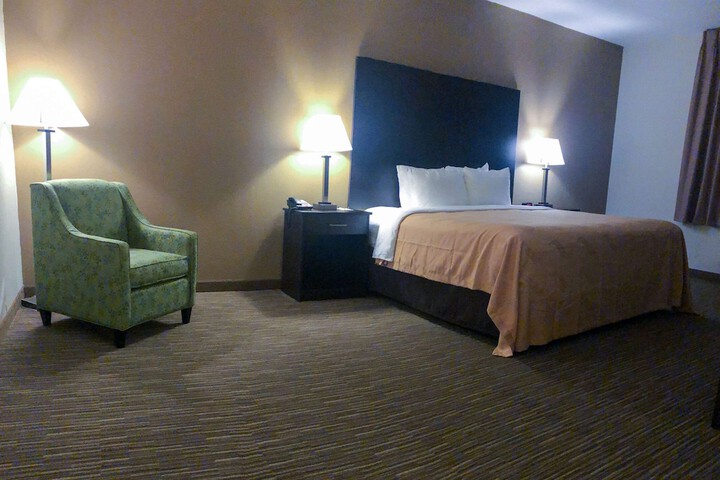 1 King Bed (3 of 8)