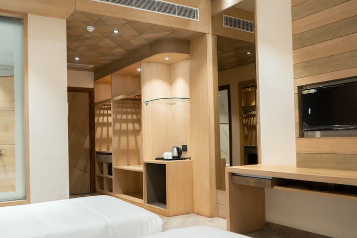 Room 12 of 33