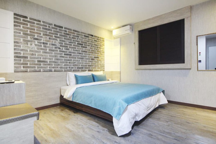 Room 20 of 48