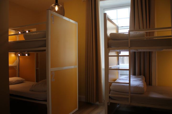Room 25 of 76