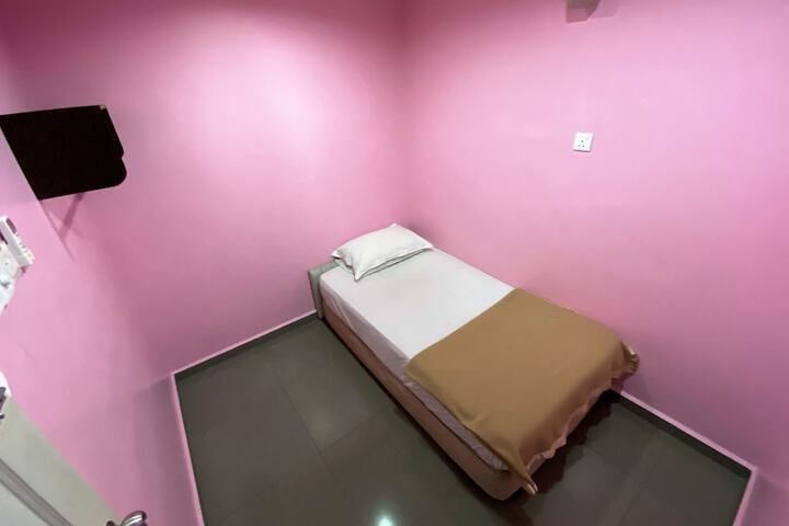 Room 9 of 31