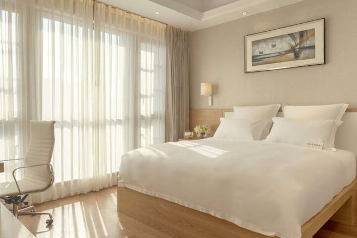 Room 26 of 108