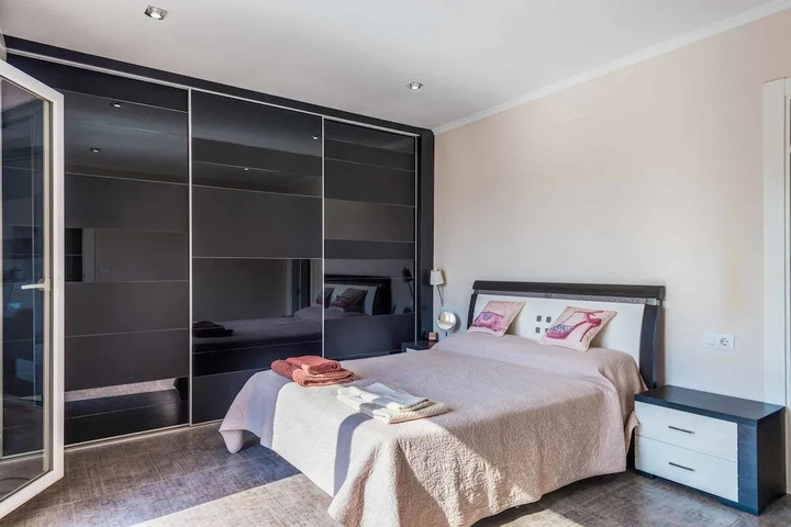Room 2 of 17