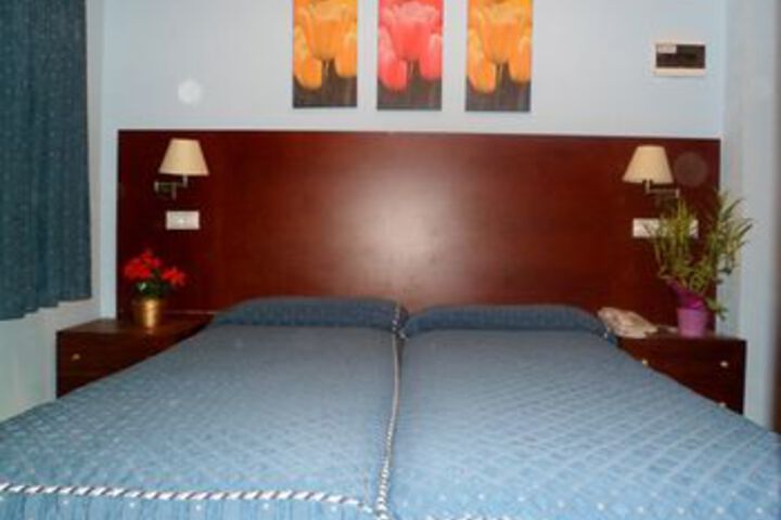 Room 25 of 40