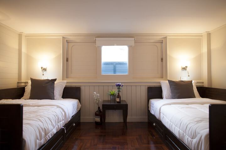 Room 8 of 32