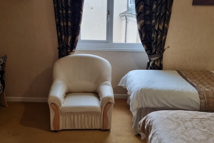 Room 41 of 184
