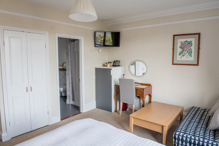 Room 16 of 36