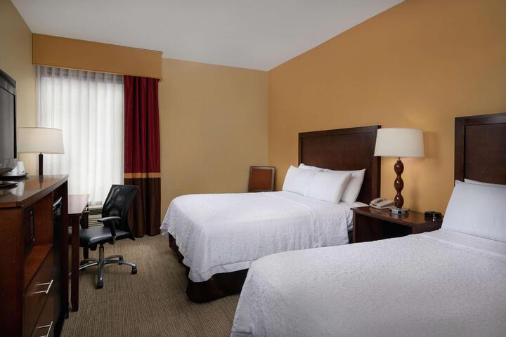 1 Queen Bed Accessible (6 of 18)
