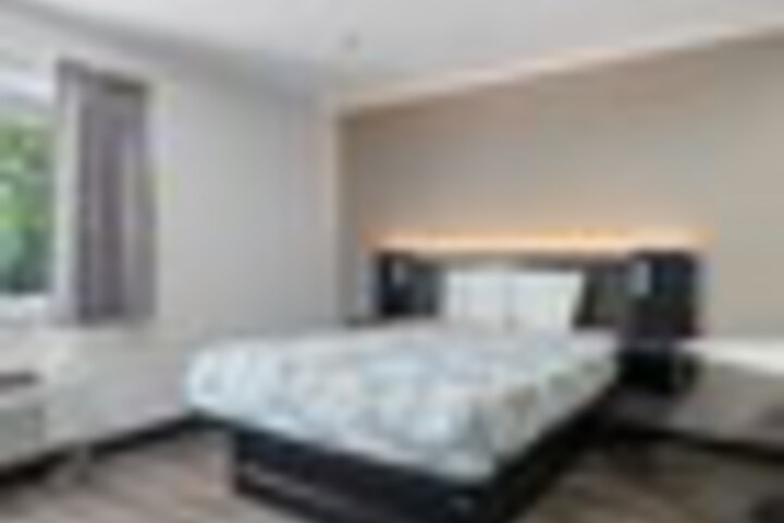 Room 8 of 24