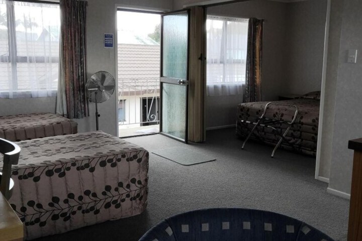 Room 17 of 34