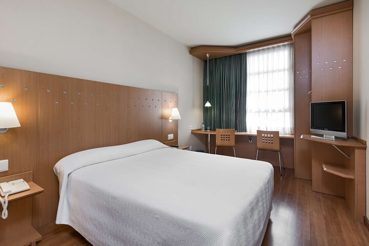 Room 8 of 34