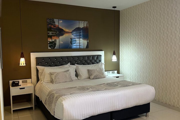 Room 17 of 37