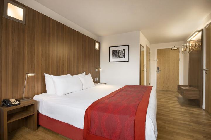 Room 6 of 42