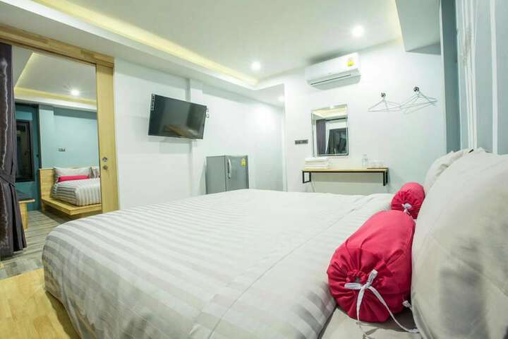Room 7 of 33