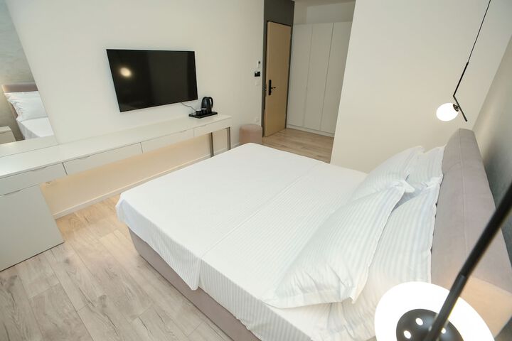 Room 4 of 42