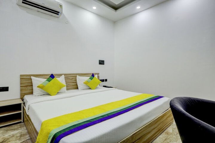 Room 13 of 38