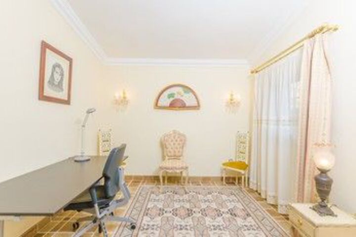 Room 10 of 46