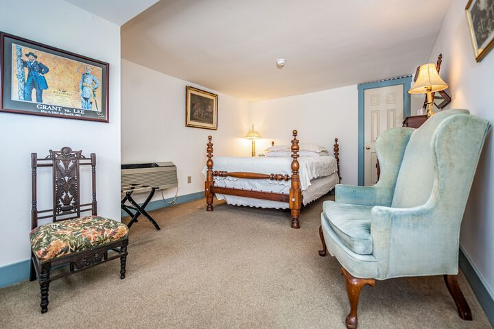 1 Queen Bed (24 of 35)