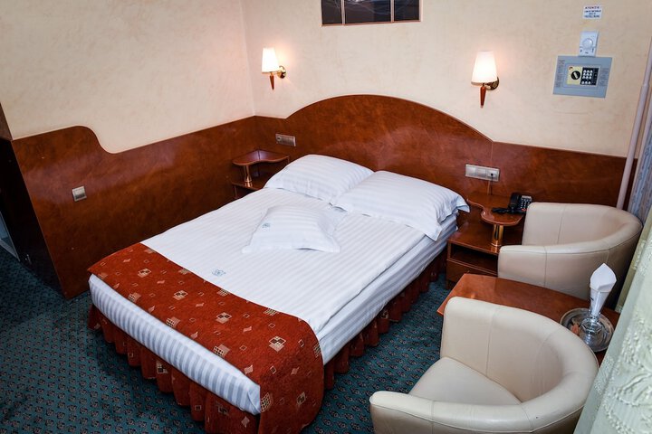 Room 6 of 27
