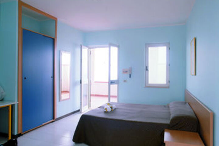 Room 13 of 18