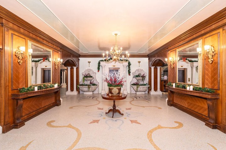 Hotel Interior 4 of 161