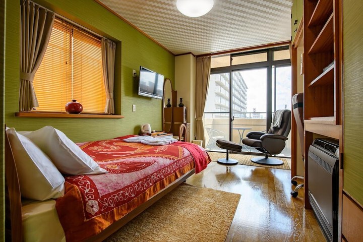 Room 14 of 22