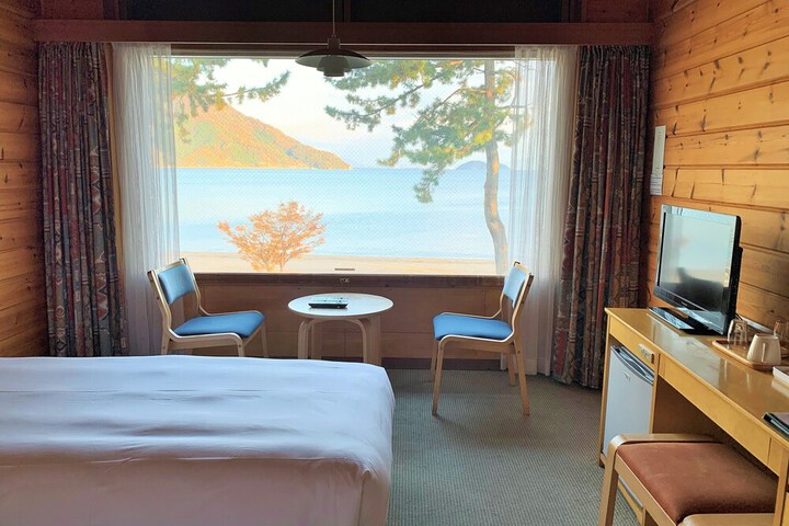 Room 8 of 44