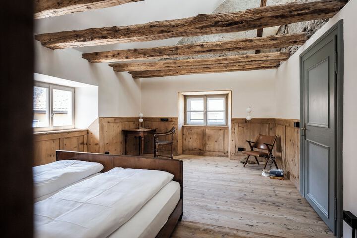 Room 9 of 46