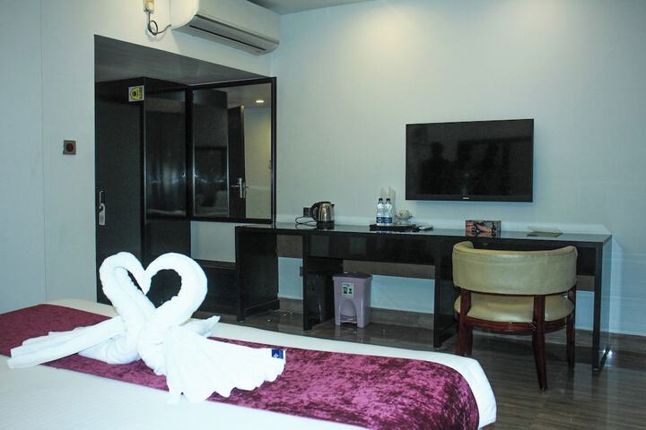 Room 7 of 82