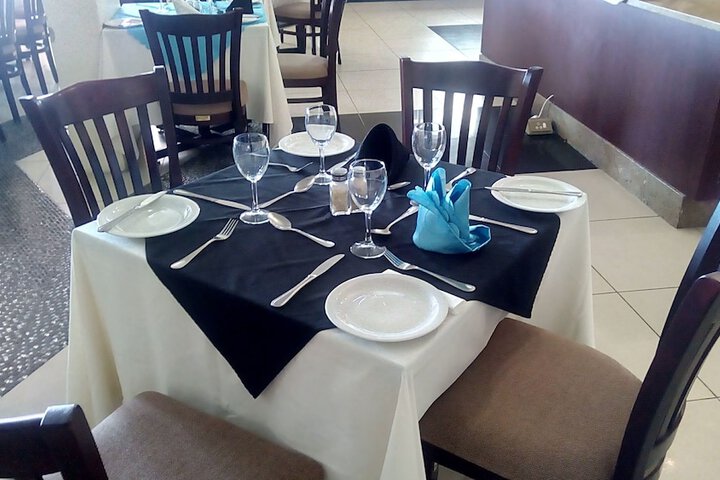 Dining 33 of 82