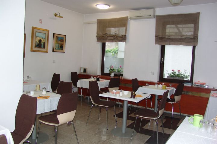 Breakfast/Coffee Service 50 of 62